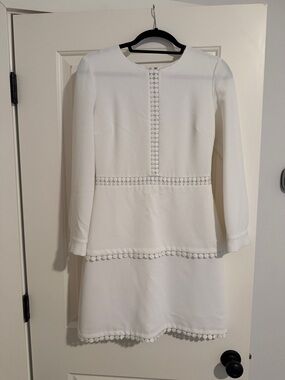 Club Monaco Cream V-Neck Shift Dress with Black Trim